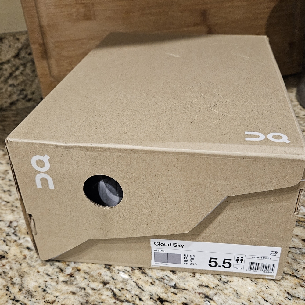 On Kids' Grade School Cloud Sky Shoes - Picture 4 of 4